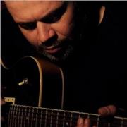 Luthier de Guitarras clásicas y elétricas, bajos y otros instrumentos de cuerda